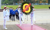 Ban Bí thư T.Ư Đoàn viếng Lăng, dâng hương tưởng nhớ công lao Chủ tịch Hồ Chí Minh 