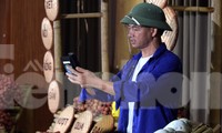 Nghệ sĩ Xuân Bắc đội mũ cối livestream bán vải thiều, &apos;chốt đơn rào rào&apos;