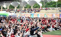 Giới trẻ Hà Nội &quot;mê tít&quot; Sóng Festival, thỏa thích mua sắm và giao lưu với dàn nghệ sĩ