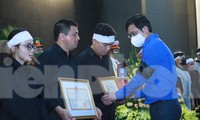 Trung ương Đoàn trao Huy hiệu Tuổi trẻ dũng cảm tại lễ tang ba chiến sĩ phòng cháy chữa cháy