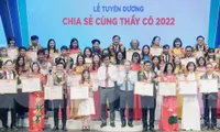Tôn vinh những giáo viên tiêu biểu trong sự nghiệp trồng người