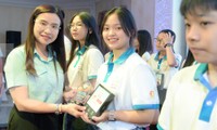 Nhóm đại biểu Quốc hội trẻ, Bí thư T.Ư Đoàn gặp 263 đại biểu &apos;Quốc hội trẻ em&apos;