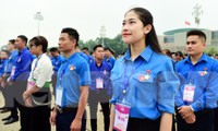 Đại biểu dân tộc Khmer xúc động nhận huy hiệu làm theo lời Bác tại Quảng trường Ba Đình