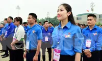 Đại biểu dân tộc Khmer xúc động nhận huy hiệu làm theo lời Bác tại Quảng trường Ba Đình