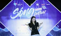 Bạn trẻ rộn ràng &apos;check-in&apos;, trải nghiệm tại lễ hội mua sắm Ngày Thẻ Việt Nam - Sóng Festival