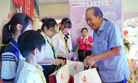 Trao xuân yêu thương cho 3.000 em nhỏ khó khăn