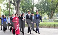 Bí thư thứ nhất T.Ư Đoàn Việt Nam và Trung Quốc viếng Chủ tịch Hồ Chí Minh, thăm nhà sàn, ao cá Bác Hồ