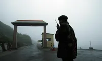 Một người lính biên phòng Ấn Độ tại cửa khẩu Nathula trên biên giới Trung-Ấn