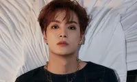 JR (NU’EST) debut với vai diễn idol K-pop trong chuyện tình hài hước ngọt ngào cùng fan nữ