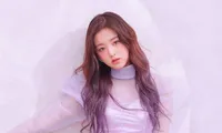 &apos;Thần tượng đẹp nhất ngoài đời thực&apos; được xướng tên, netizens sững sờ 