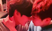 &apos;Anh cả EXO&apos; Xiumin lần đầu lộ ảnh thân mật với một người khiến cư dân mạng &apos;phát cuồng&apos;