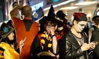 Giới trẻ biến hóa &apos;kinh dị&apos; trong đêm Halloween
