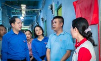 Đưa Tết đến với thanh niên công nhân khó khăn
