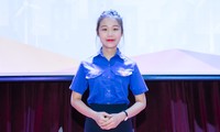 Nữ đoàn viên &apos;gây sốt&apos; vì tình nguyện nhập ngũ