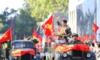 Hà Nội rợp cờ hoa: Tái hiện hình ảnh đoàn quân Giải phóng tiến vào Thủ đô