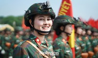 Hình ảnh ấn tượng: Nữ chiến sĩ công an, quân đội luyện tập diễu binh, diễu hành 