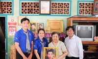 Sinh viên phục hồi di ảnh - Dựng lại dáng hình non sông