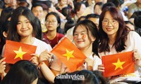 TP. HCM: Đêm không ngủ trước giờ G Đại lễ 30/4 - Biển người chờ đón Kỷ niệm 50 năm Ngày Giải phóng miền Nam