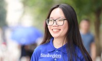 Chuyện gặp Thủ khoa Đinh Thị Bích Ngọc: Khó vì... bận 'tiếp sức' sĩ tử
