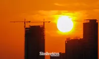 Chùm ảnh: Hoàng hôn mơ mộng trên Hồ Tây sau cơn mưa