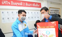 T.Ư Hội Sinh viên thăm và tặng quà lưu học sinh Lào nhân dịp Tết Tân Sửu 2021