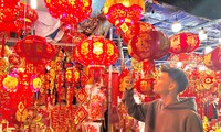 Rực rỡ phố đèn lồng &apos;chỉ Tết mới có&apos; ở Nha Trang