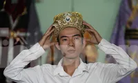 Gặp chàng trai đam mê với nghề thiết kế cổ trang 