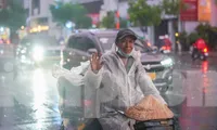 Mưa lớn trái mùa trước giờ đếm ngược đón năm mới 2024 ở TPHCM 