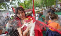 Xem 'ly miêu hóa phượng', chó diễn thời trang