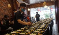 Chủ nhà hàng ở TPHCM mỗi ngày nấu trăm suất cơm tặng tuyến đầu chống dịch