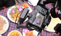 &apos;Lằn ranh đỏ&apos; khi TikToker trải nghiệm ẩm thực: Chia sẻ cảm nhận hay lạm dụng quyền lực trên mạng?