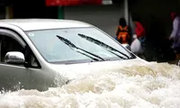 Những lưu ý khi lái ô tô vào mùa mưa lũ