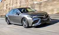 Toyota Camry bản hybrid &apos;cháy hàng&apos; tại Australia