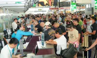 Hôm nay 94.000 người đổ về sân bay Nội Bài 