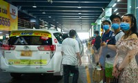 Xếp hàng dài ở sân bay Tân Sơn Nhất đợi taxi sau kỳ nghỉ lễ