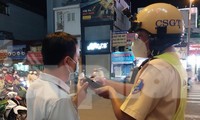 Tước giấy phép lái xe nhiều tài xế vi phạm nồng độ cồn ở TPHCM