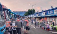 TPHCM: Bến xe Miền Đông tấp nập khách về quê đón Tết