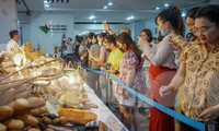 Lễ hội bánh mì đầu tiên tại Việt Nam khai mạc, du khách nườm nượp tham quan