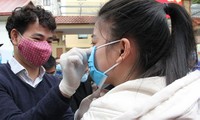 Sao Việt đồng loạt xuống đường phát khẩu trang miễn phí chống dịch corona