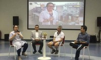GS Trương Nguyện Thành mặc quần đùi nói chuyện gây tranh cãi trên mạng