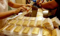 Vàng, USD tăng nhẹ trước khả năng FED điều chỉnh lãi suất