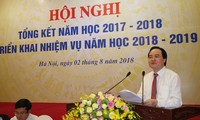 Bộ trưởng Phùng Xuân Nhạ phát biểu trong hội nghị tổng kết năm học 2017-2018, triển khai nhiệm vụ năm học 2018-2019. Ảnh: Như Ý