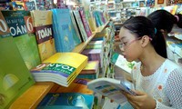 Băn khoăn lãng phí sách giáo khoa: Bộ GD&amp;ĐT nói gì?