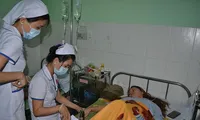 Một cô giáo hiện đang được điều trị tại Bệnh viện. Ảnh: TT