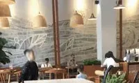 Trẻ ném nhau, phá phách trong quán: Cha mẹ không dạy sao đổ thừa cho con?