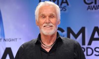 Huyền thoại âm nhạc Kenny Rogers qua đời ở tuổi 81. 