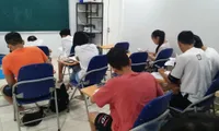 Lương thấp, nhiều giáo viên vẫn dạy thêm vì mưa sinh. Ảnh minh họa