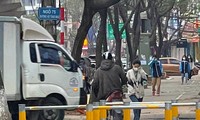 Quấy rối tình dục quanh trường đại học ở Hà Nội: Nữ sinh cần làm gì để ‘thoát thân’?