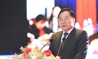 &apos;Năm nào, hội đồng xét tuyển cũng rưng rưng nâng lên đặt xuống từng hồ sơ&apos;