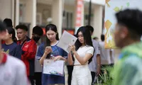 Thí sinh thừa nhận chụp đề thi tốt nghiệp gửi ra ngoài nhờ giải